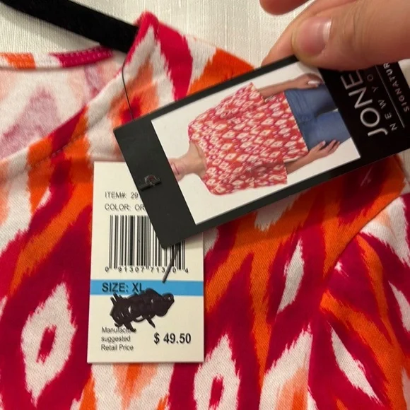 Jones New York Women's Red and Orange Patterned Top NWT - Picture 3 of 4
